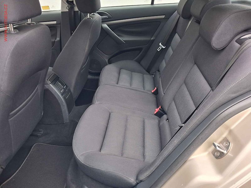 Škoda Octavia (2005) 2.0 FSi, ČR, Elegance - fotka 10 z 13