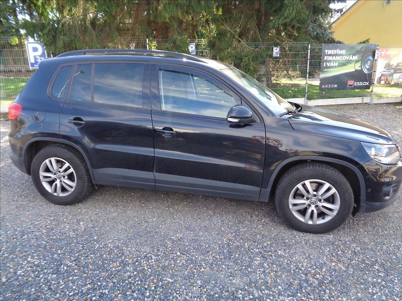 Volkswagen Tiguan 2,0 - fotka 4 z 17