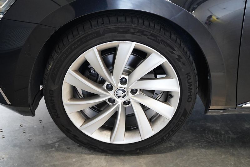 Škoda Superb - fotka 10 z 27
