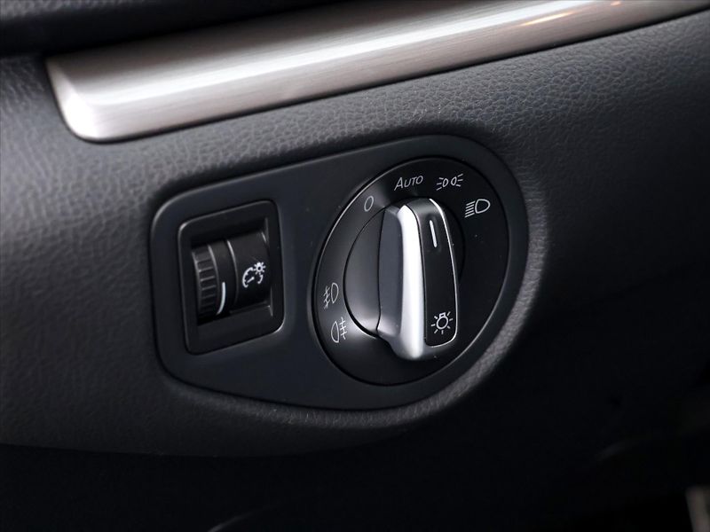 Volkswagen Sharan 2,0 TDI 135kW Comfortline DSG - fotka 16 z 39