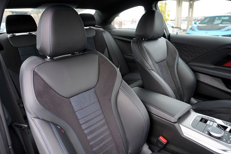 BMW Řada 2 M240i xDrive 3.0i/AT/380 PS - fotka 25 z 46