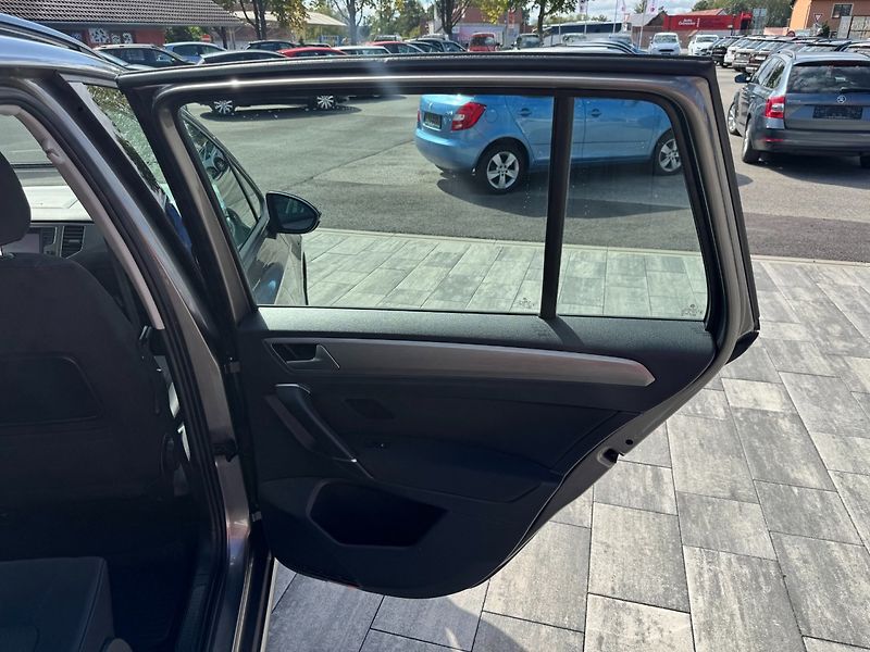 Volkswagen Golf Sportsvan (2016) Comfortline 1,2 TSI 81 KW - fotka 22 z 38