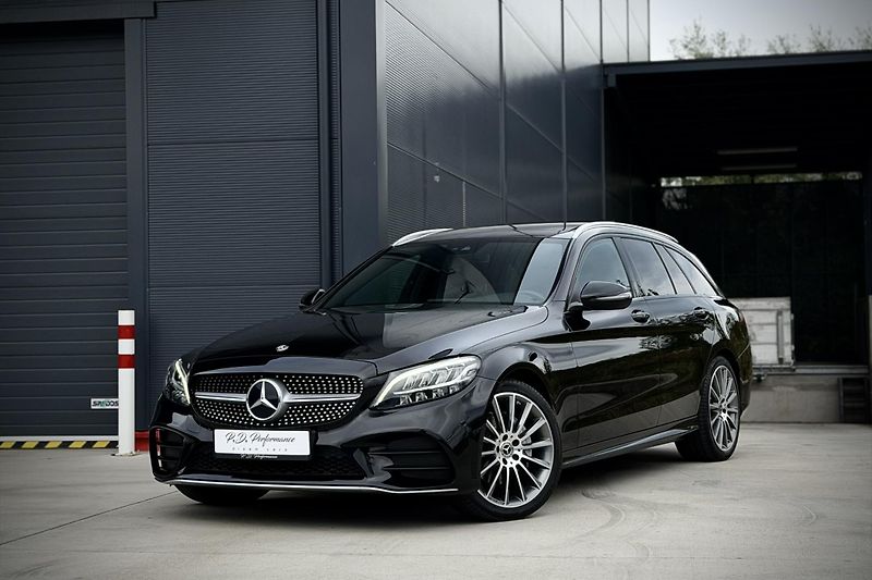 Mercedes-Benz Třídy C (2018) C 200 4Matic AMG Line - fotka 2 z 46