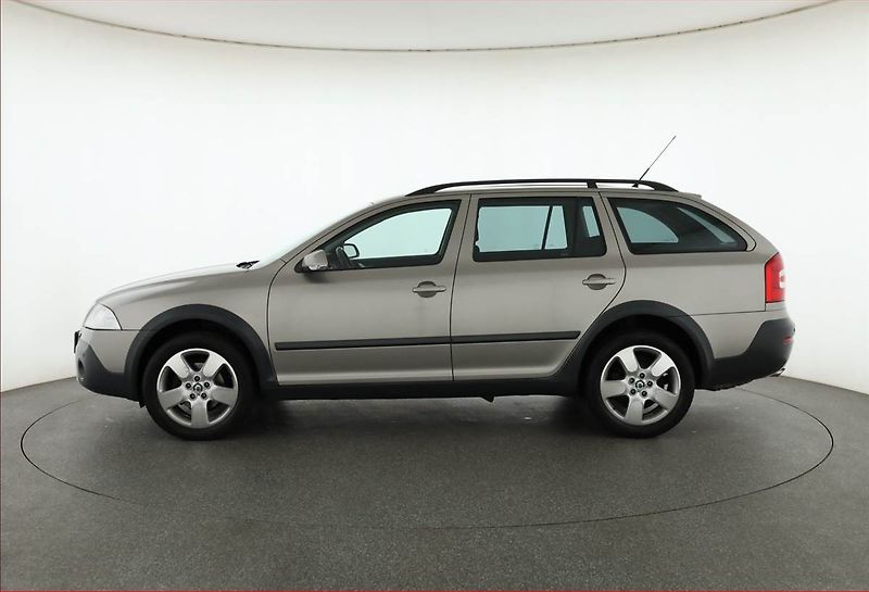 Škoda Octavia (2008) Scout 2.0 TDI, 4X4, ČR,1.maj - fotka 3 z 21