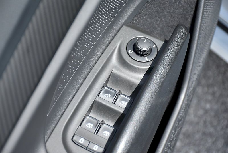 Škoda Enyaq (2024) 85 Sportline 210 kW - fotka 32 z 34