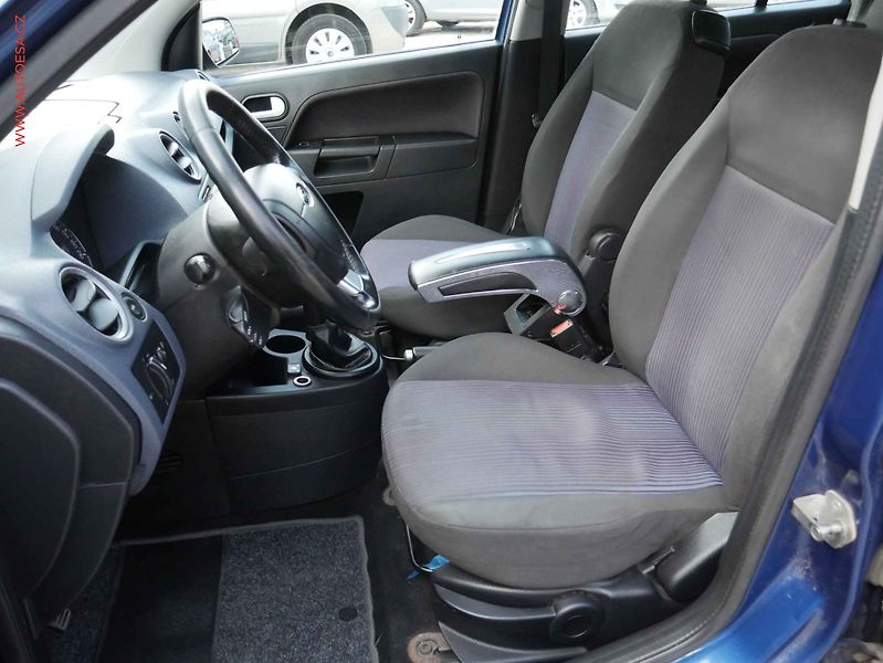 Ford Fusion (2009) 1.4i, AAC - fotka 9 z 17