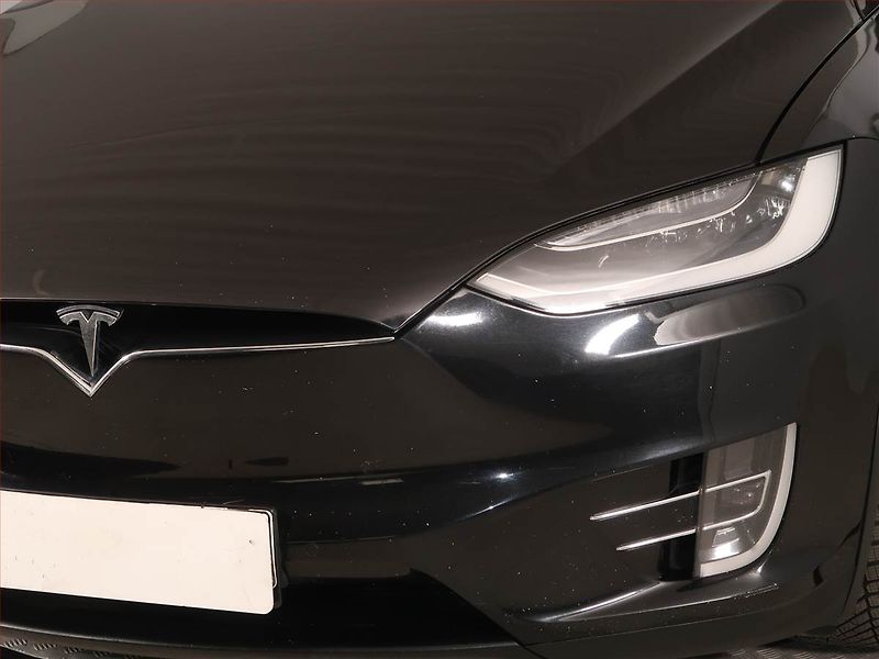 Tesla Model X (2016) 90D, SoH 84% - fotka 27 z 28