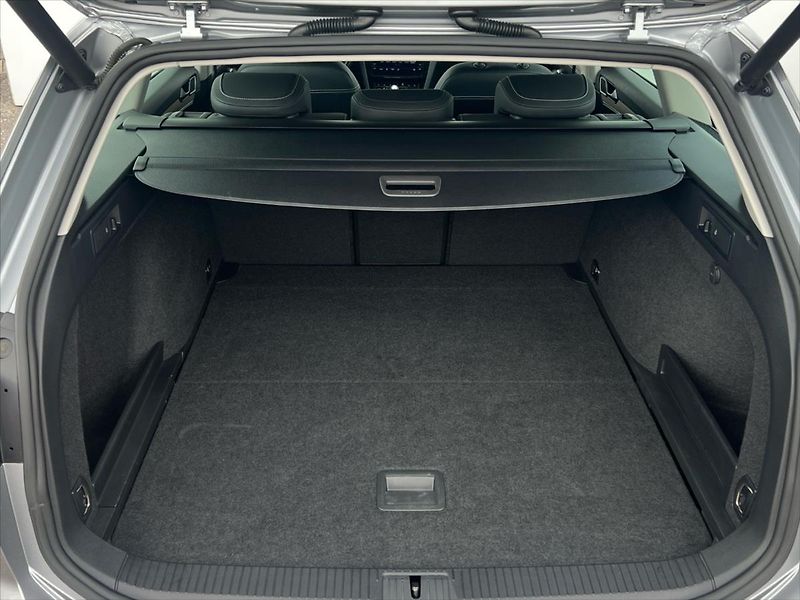 Volkswagen Passat Variant 2,0 TDi 110 kW 7DSG ELEGANCE - fotka 14 z 26