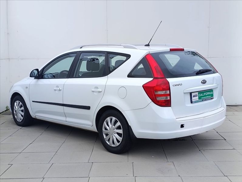 Kia Ceed 1,6 CVVT Aut. klimatizace ČR - fotka 11 z 28