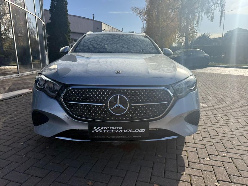Mercedes-Benz Třídy E (2024) E 300 de 4MATIC kombi - fotka 3 z 23