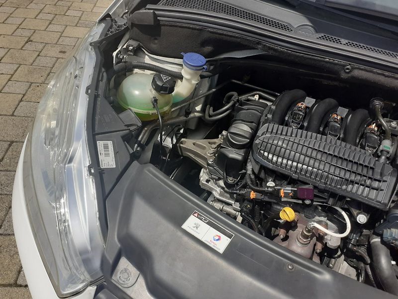 Peugeot 208 (2015) 1.0  PT ,AC,TEMP. - fotka 24 z 31