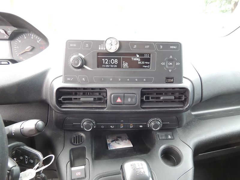 Peugeot Partner (2021) 1.2i,81kw,ČR,1majitel,59000km - fotka 24 z 46