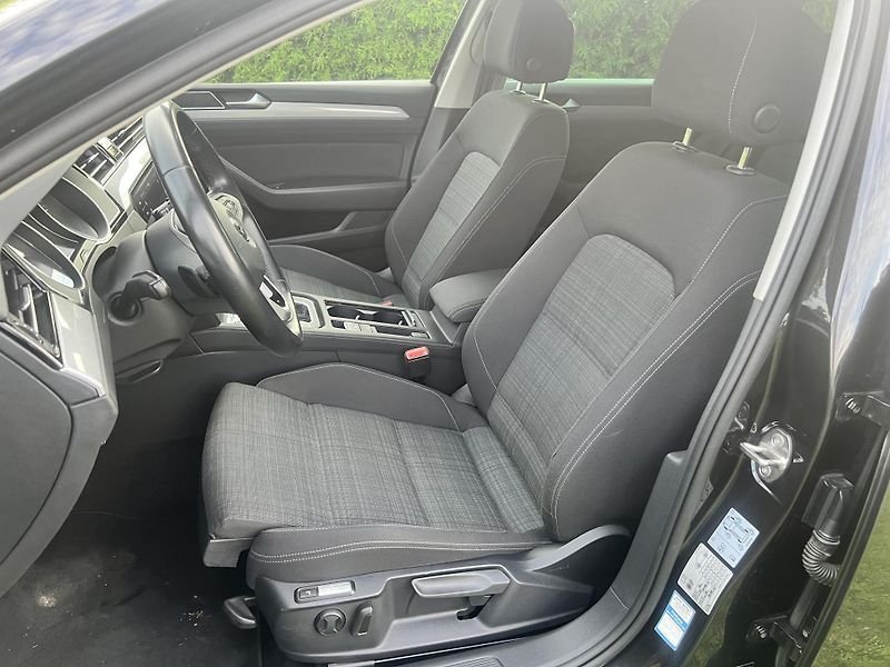 Volkswagen Passat 2.0TDI 110KW,NAVI,LED,APP,ALU - fotka 14 z 47