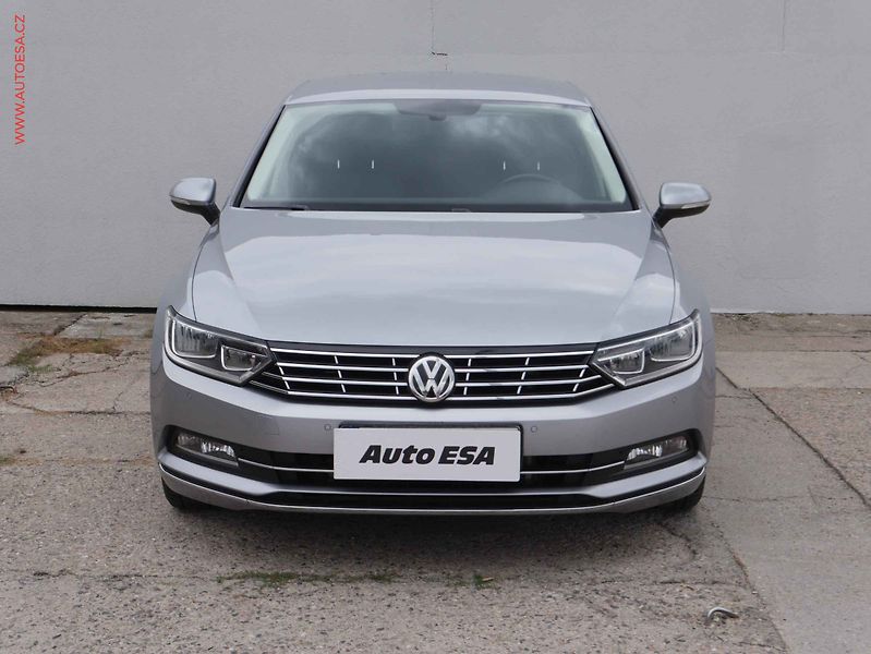 Volkswagen Passat (2018) 2.0TDi, ČR, AC, tempo, park - fotka 2 z 25