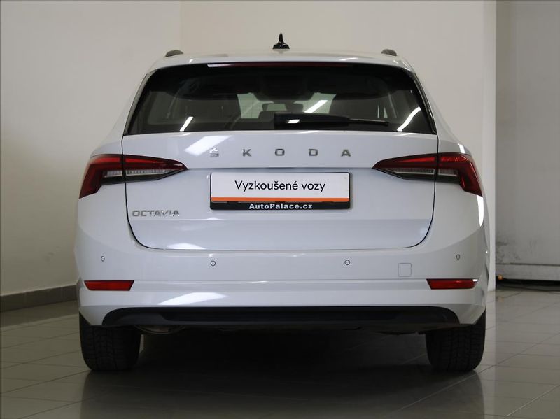 Škoda Octavia 2,0 TDi DSG Ambi. Výprodej! - fotka 4 z 20