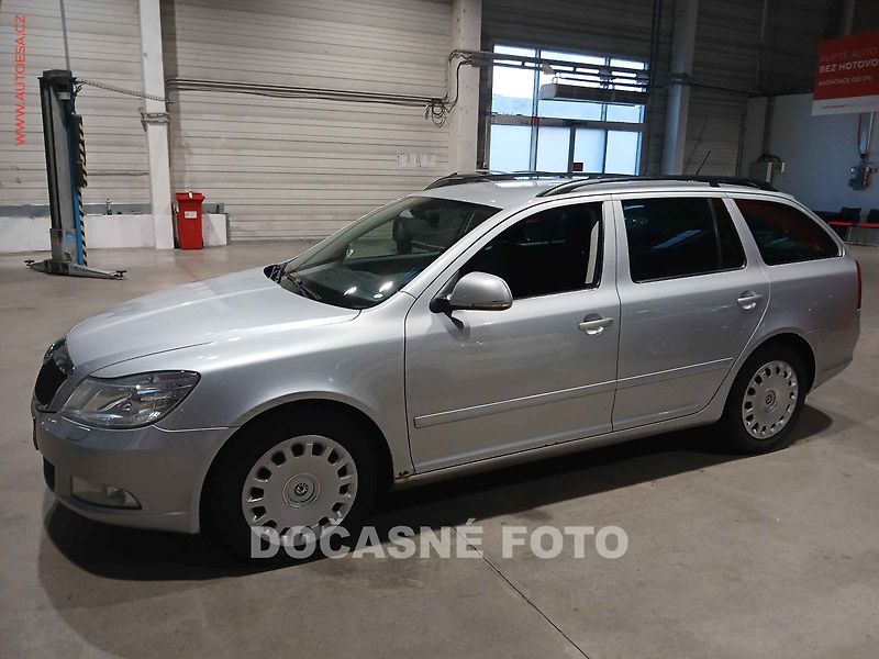 Škoda Octavia (2012) 1.6 TDi, AC - fotka 3 z 3