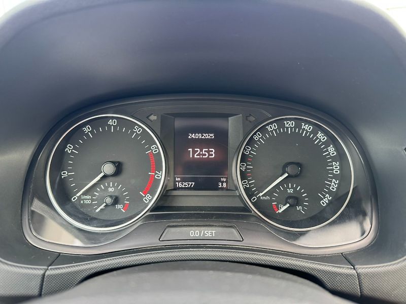 Škoda Fabia (2015) 1,2 TSI 66 KW 2 MAJ. STK - fotka 23 z 44