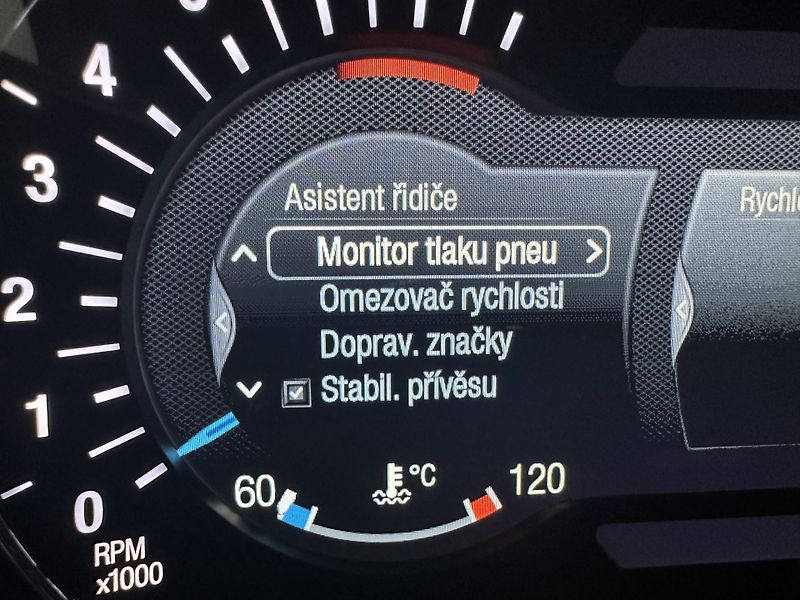 Ford Galaxy Titanium 2.5i HEV 190k aut. - fotka 20 z 33
