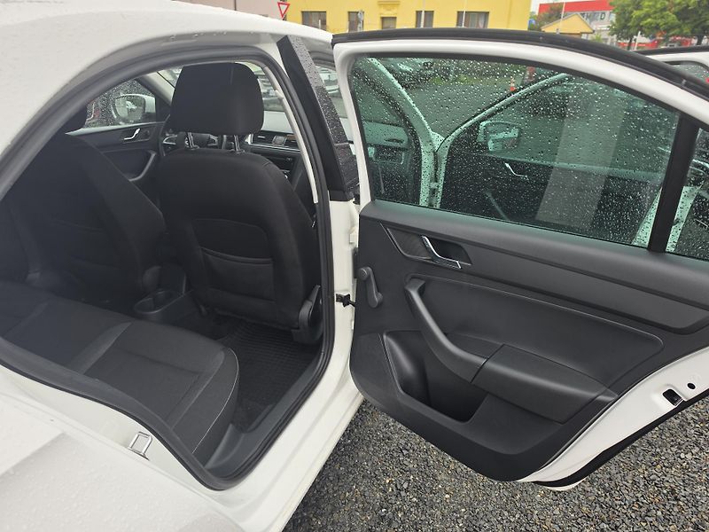 Škoda Rapid 1.2 TSI Park Senzor  - fotka 11 z 18