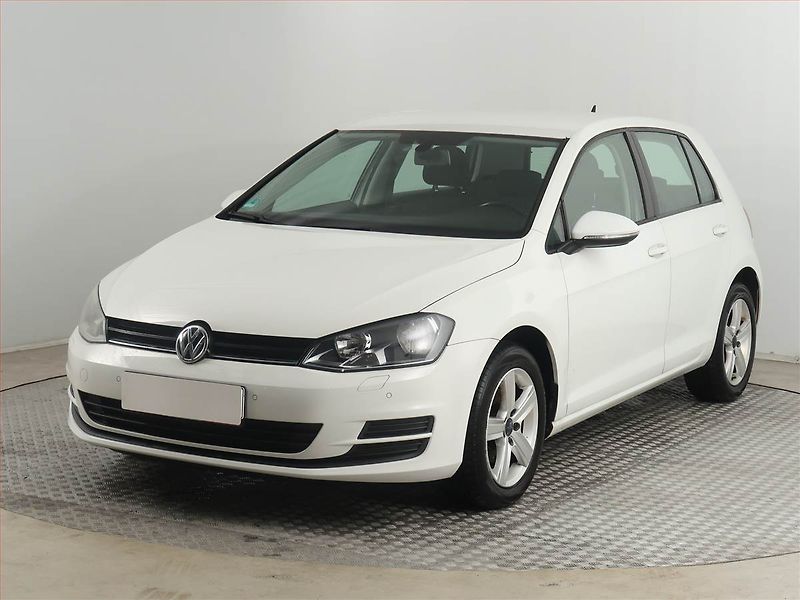 Volkswagen Golf (2014) 1.2 TSI, Navi, Park. senzory - fotka 2 z 17