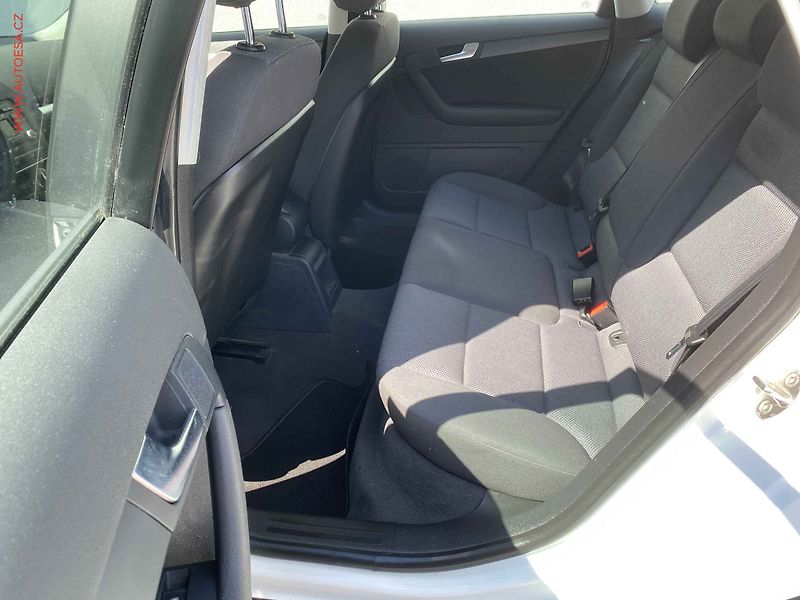 Audi A3 (2009) 1.4 TFSi sportback, AC, park - fotka 10 z 15