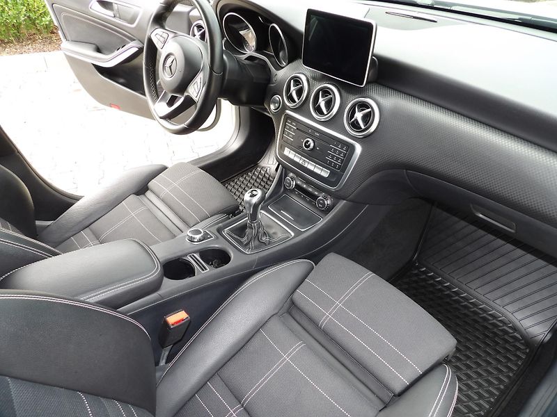 Mercedes-Benz Třídy A (2016) 200 d w176 - fotka 14 z 18