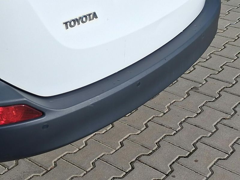 Toyota RAV4 2.2 D-4D Active 4x4 - fotka 24 z 24