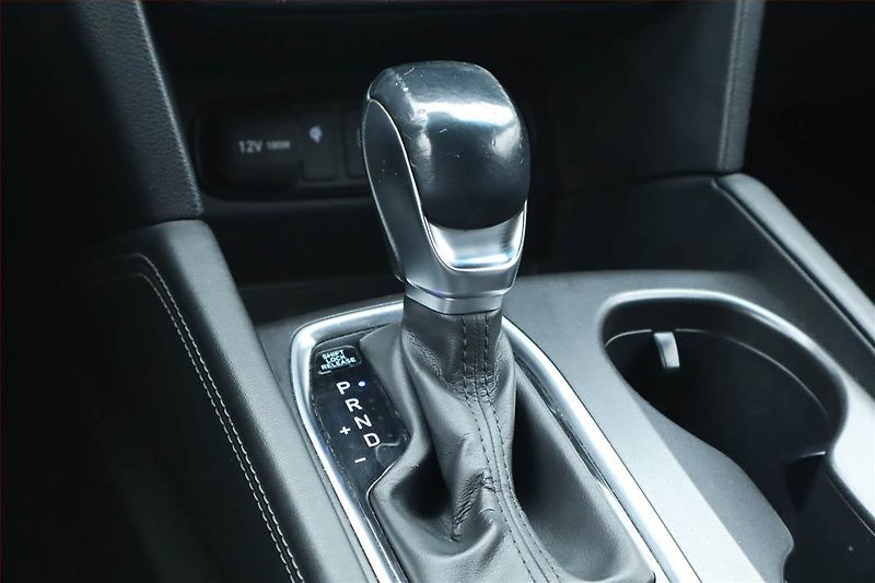 Hyundai Santa Fe (2019) Style 2.2 CRDi, 4X4, Automat - fotka 13 z 34