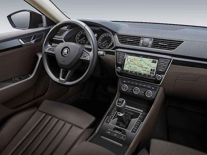Škoda Superb.