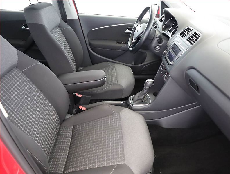 Volkswagen Polo (2016) 1.2 TSI, Automat, ČR,1.maj - fotka 9 z 18