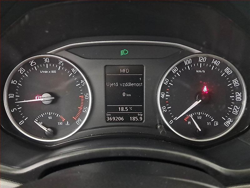 Škoda Octavia (2012) Elegance 1.6 TDI, po STK - fotka 11 z 17