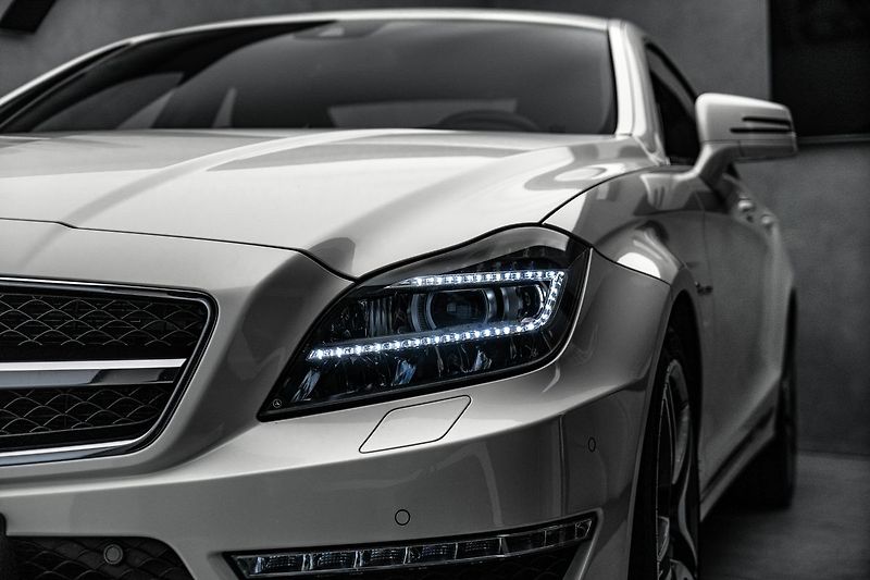 Mercedes-Benz CLS 63 AMG 4M, Designo Carbon H&K - fotka 8 z 28