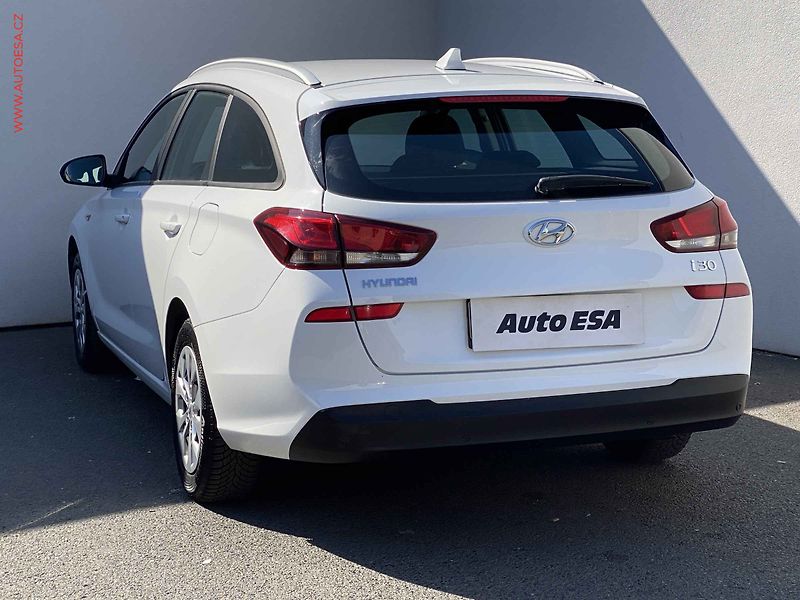 Hyundai i30 (2021) 1.6 CRDi, 1.maj,ČR, AC, park - fotka 6 z 16
