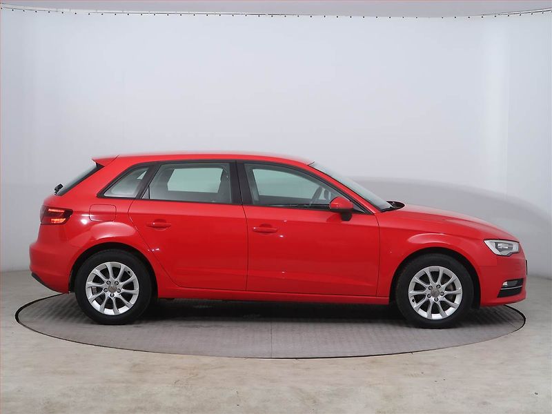 Audi A3 (2014) 1.2 TFSI, Automat, Bi-Xenony - fotka 6 z 14