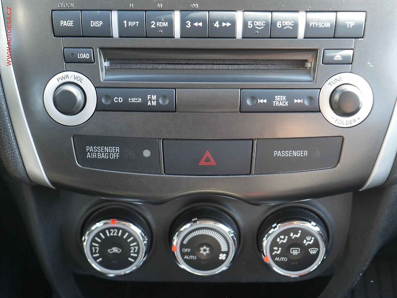 Mitsubishi ASX (2013) 1.8 Di-D 4x4, 1.maj,ČR - fotka 12 z 16