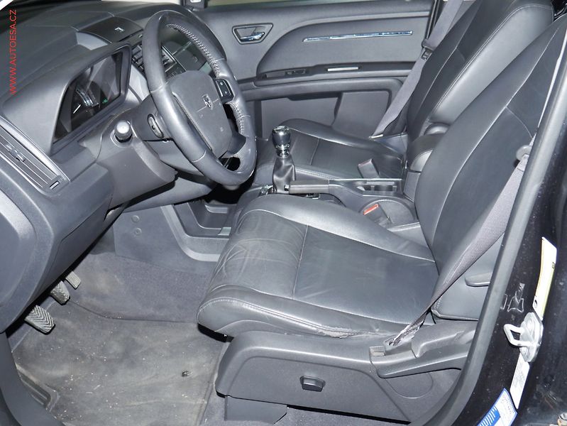 Dodge Journey (2010) 2.0 CRDI, Navi, kůže - fotka 9 z 21