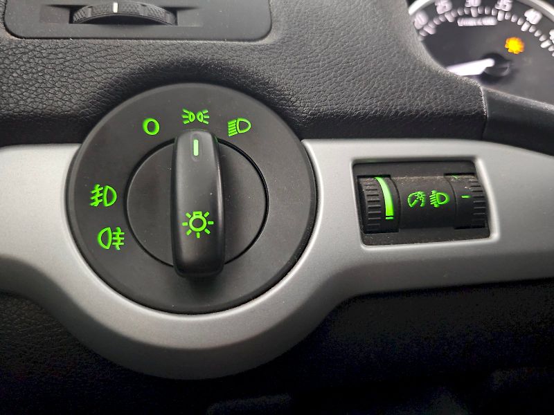 Škoda Octavia (2011) 1.6TDI 77kW Ambiente plus - fotka 13 z 20
