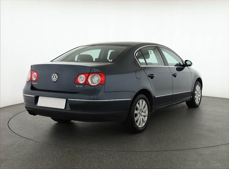 Volkswagen Passat (2009) 2.0 TDI, po STK, plně pojízdný - fotka 5 z 13
