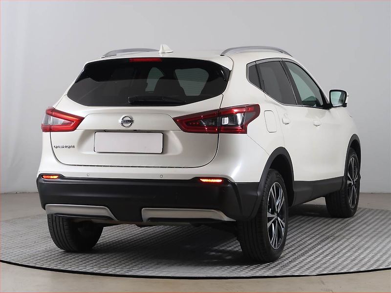 Nissan Qashqai (2019) 1.3 DIG-T, Serv.kniha, Navi - fotka 5 z 17