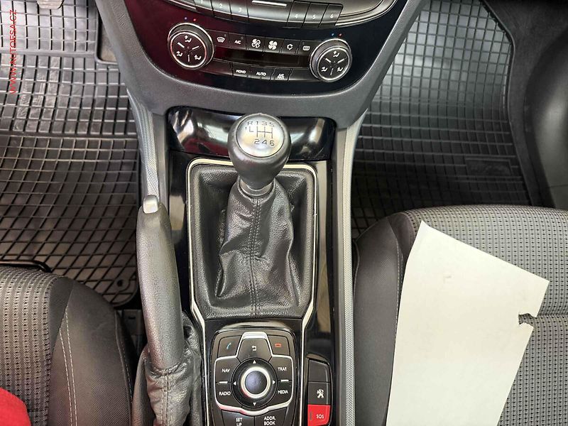 Peugeot 508 (2012) 2.0HDi, AC, tempo - fotka 16 z 18