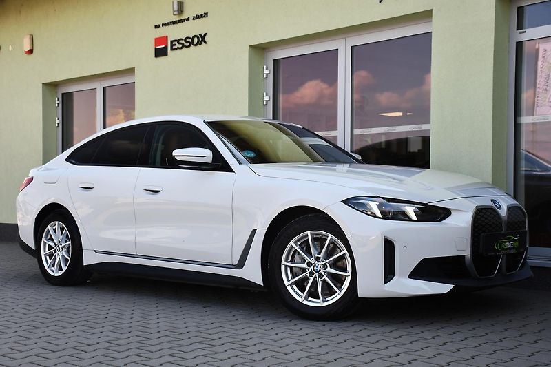 BMW i4 eDrive35 FACELIFT 3L-ZÁRUKA 1M - fotka 2 z 45