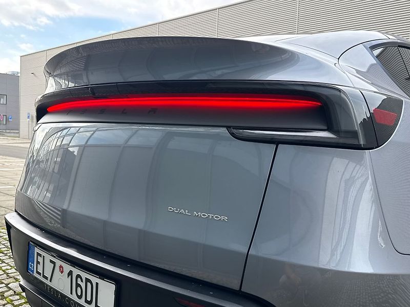 Tesla Model Y (2025) - fotka 19 z 76