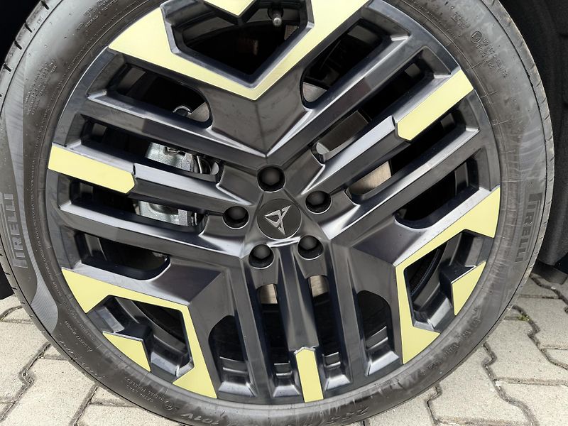 Cupra Terramar (2026) 2.0TSI 150kW 4WD TRIBE R20 CZ! - fotka 17 z 39