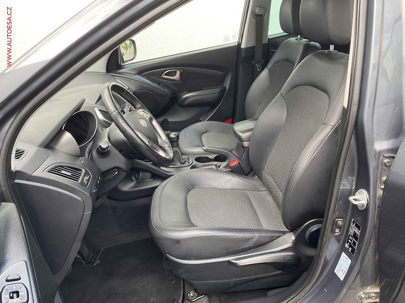 Hyundai ix35 (2011) 2.0i - fotka 9 z 16