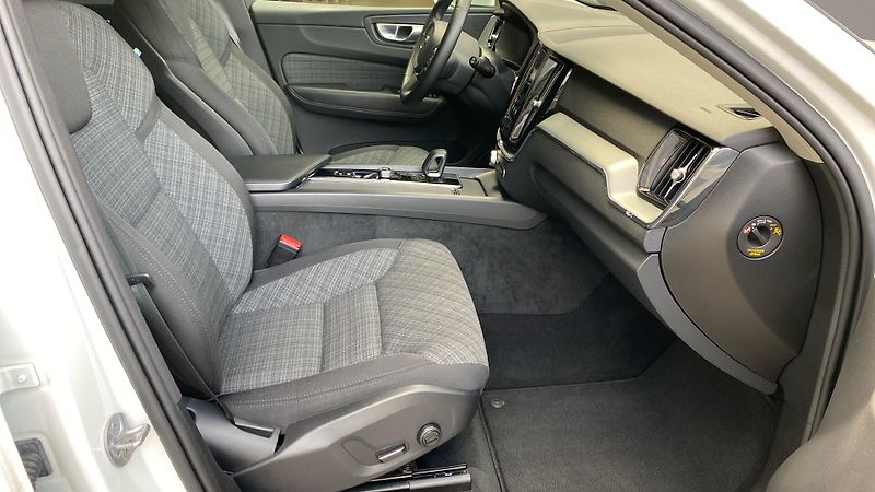 Volvo XC60 CORE, B4 AWD, 145+10 kW / 197+ - fotka 7 z 35