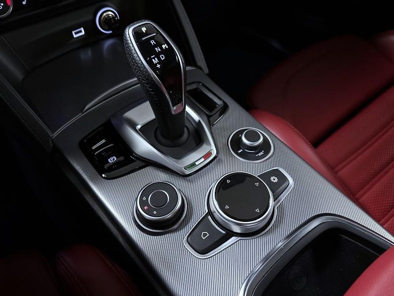 Alfa Romeo Stelvio (2023) 2.0T 280k AT8 ZF Q4 4x4 Veloce - fotka 16 z 22