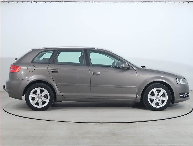 Audi A3 (2011) 1.6 TDI, Tempomat - fotka 6 z 18