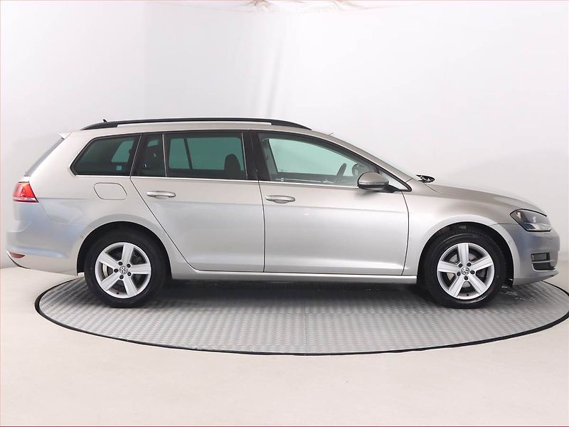 Volkswagen Golf (2014) Comfortline 1.2 TSI, Navi - fotka 6 z 20