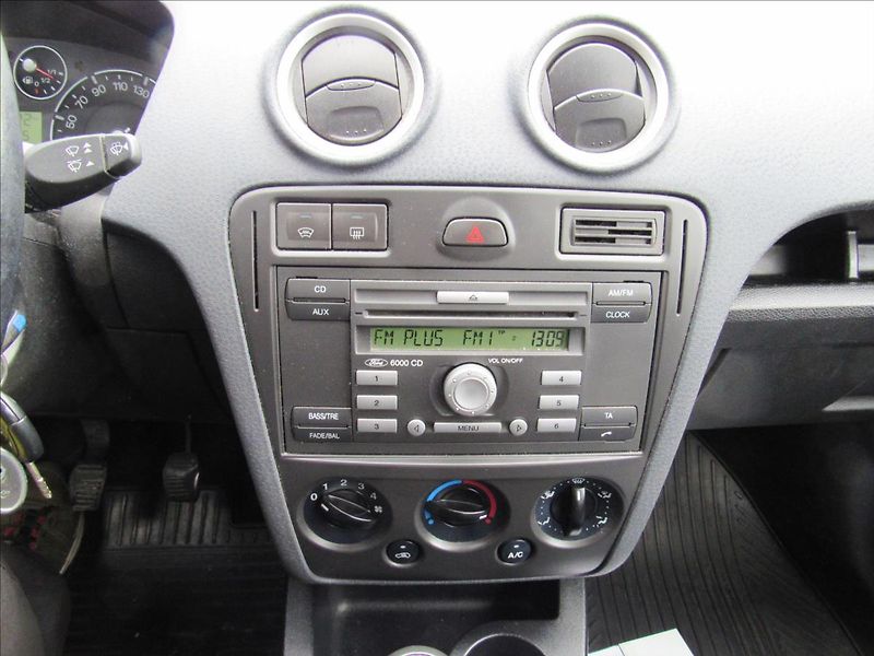 Ford Fusion 1,4 i 59KW 1.Majitel - fotka 15 z 28