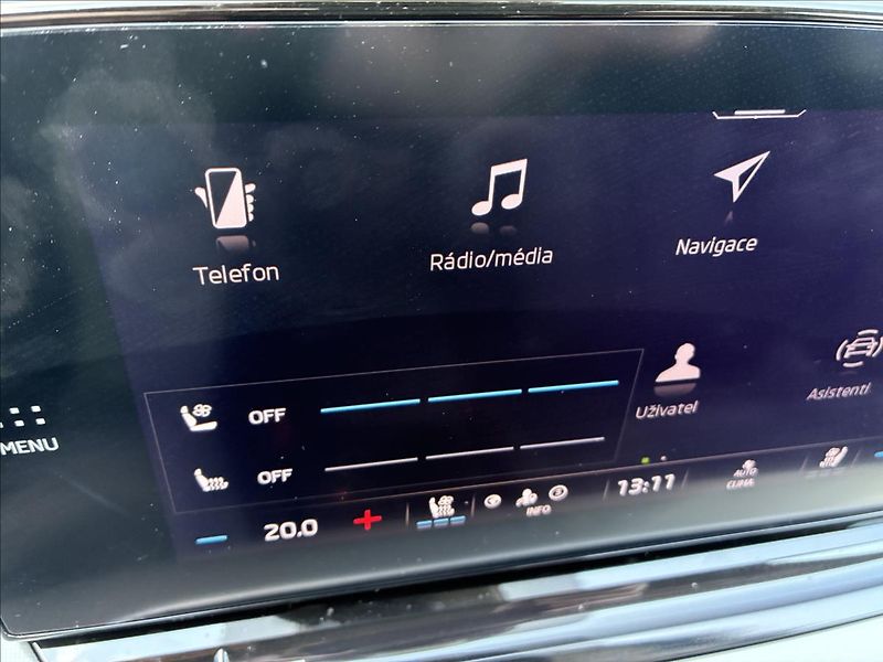 Škoda Octavia 2,0 TAŽNÉ,KŮŽE,HEAD-UP - fotka 32 z 38